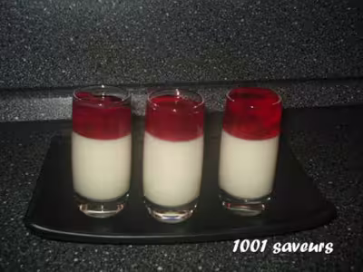 Panna cotta vanille et framboises par Leloo14