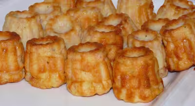 Mini cannelés au jambon,  fromage ail et fines herbes + pho