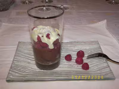 Verrine de framboise aux deux chocolats