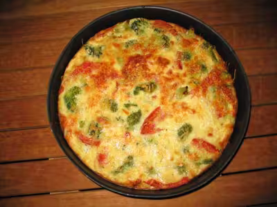 Quiche sans pâte aux brocolis tomates lardons