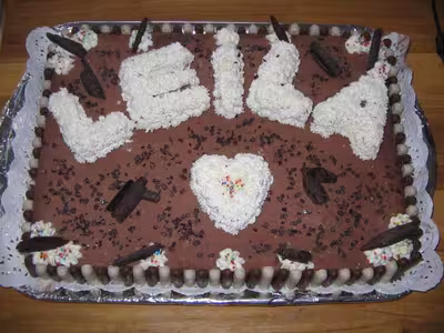Gâteau d'anniversaire noir et blanc