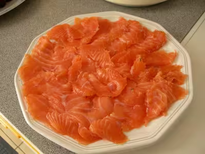 Saumon cru mariné à l'aneth