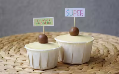 Cupcakes au pralin et Maltesers, glaçage à la crème fraîche