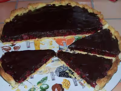 Tarte chocolat-caramel-framboises