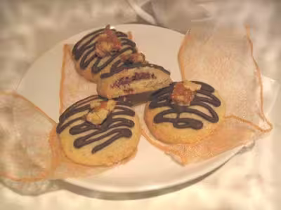 Biscuits sablés croquants aux noix et pralin