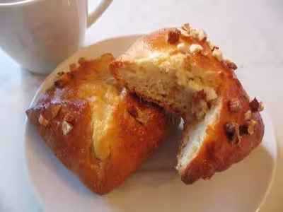 chausson brioché au fromage frais (sucré)