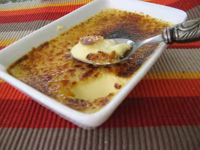 Crème brûlée aux jaunes d'oeufs et vanille caramelisée