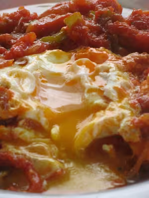 Oeufs en sauce tomate cuminée