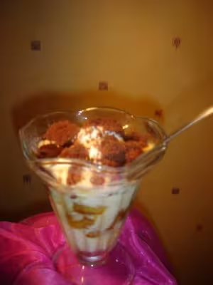 Glace vanille, moelleux choco et pommes caramélisées
