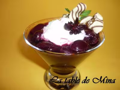 Soupe de cerises épicée au vin rouge