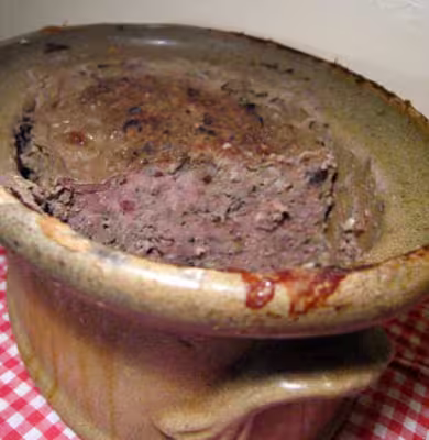 Terrine de porc aux noisettes