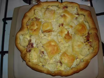 Tarte fine au chou-fleur, lardons et chèvre