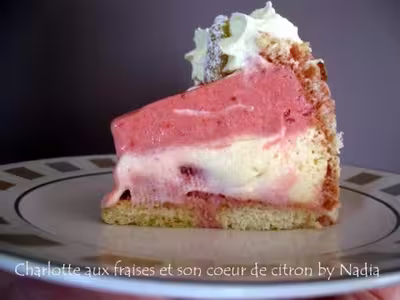 Charlotte aux fraises et son coeur de citron