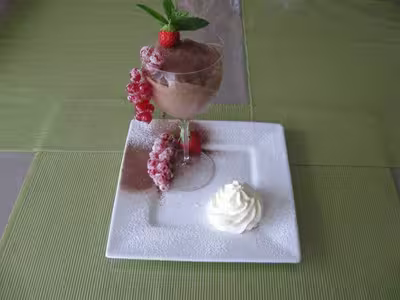 Mousse au chocolat au lait et éclats blanc