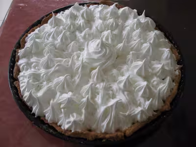 Tarte crémeuse à la framboise et sa meringue