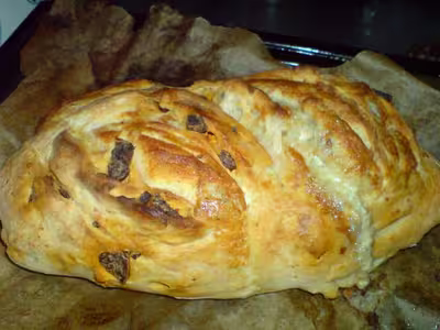 Pain au saucisson et au bleu