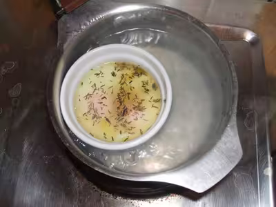 Recette Dukan : Oeufs bain marie aux herbes **pp pl**
