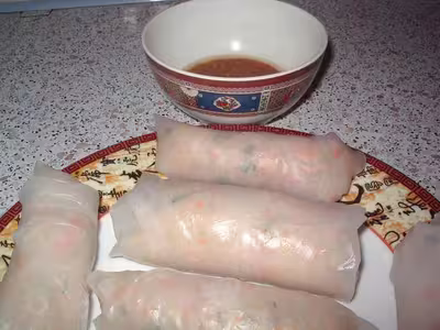 Rouleaux de printemps et sauce