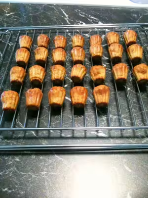 WW:Mini cannelés jambon et petit-suisse persillé(PP)