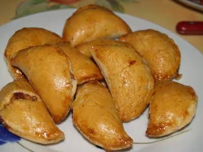 Chaussons au thon, oeufs et fromage