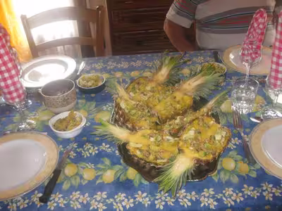 Ananas farcis aux fruits de mer