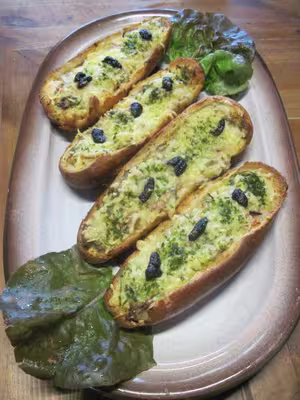 Baguettes garnies et omelette au thon