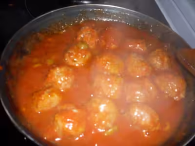 Boulettes de viande de boeuf aux riz, sauce tomates