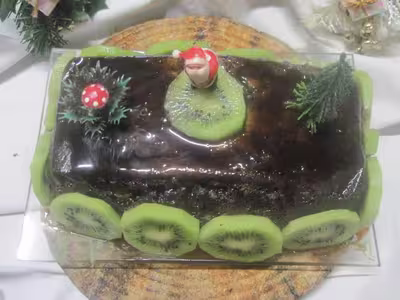 Cake aux kiwis au micro-ondes, nappé de chocolat