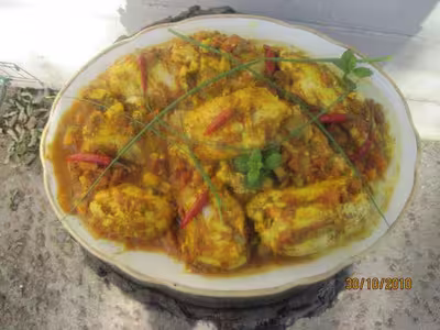 Carry aux blancs de poulet, riz et épices