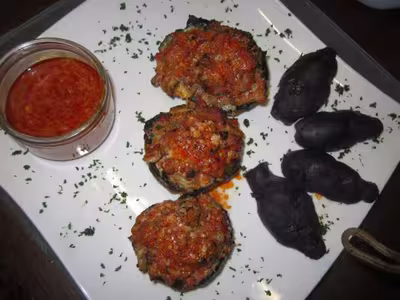 Champignons farcis accompagnés de vitelotte