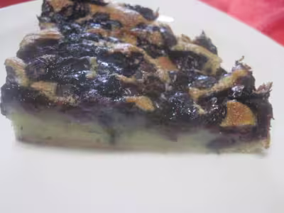 Clafoutis aux myrtilles au sucre vanillé et crème