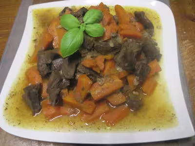 Cœurs de porc braisés aux carottes et oignon