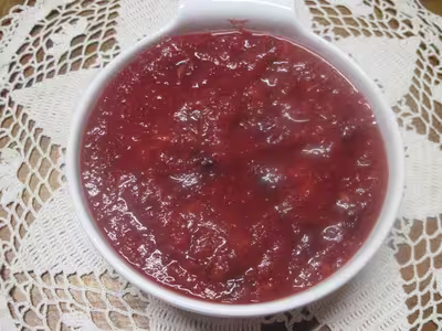 Compote de pommes et prunes rouges au micro-ondes