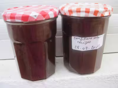 Confiture de cerises congelées au sucre et aux épices