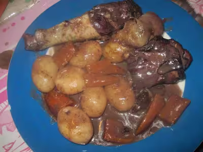 Coq au vin rouge et aux légumes