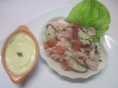 Coquilles de saumon et crustacés, garnies