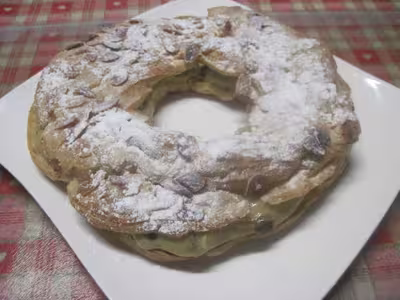 Crème pâtissière couronnée de raisins et vanille