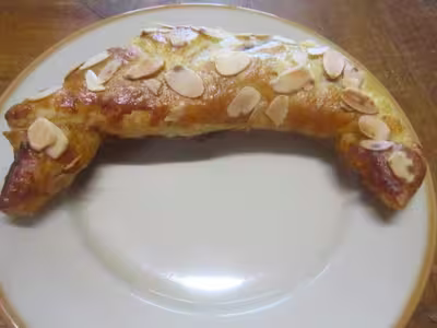 Croissants fourrés au nutella, aux amandes