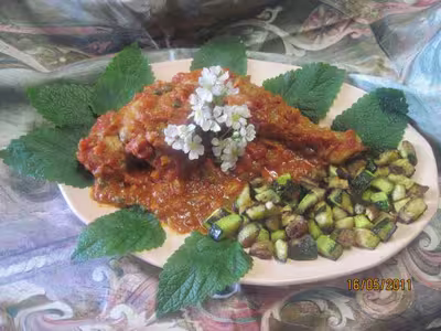 Cuisse de dinde, sauce tomate et câpres