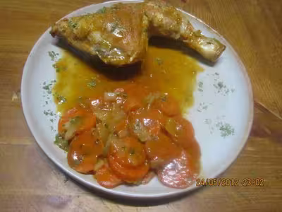 Cuisses de poulet aux carottes, sauce tomate, cumin