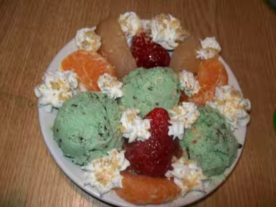 Dessert composé de fruits et de glace par Tatie21