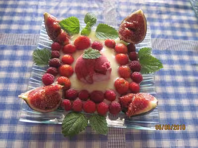 Fruits de saison à la crème vanille