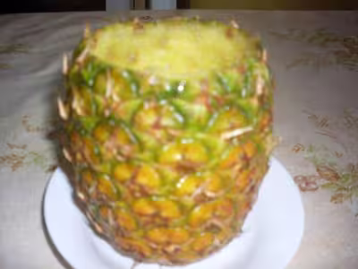 Ananas aux fruits au marsala et aux amandes