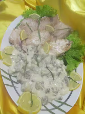 Espadon en sauce blanche et champignons