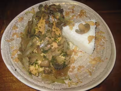 Filets de truite sur un lit d'échalotes au m.o