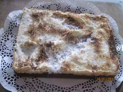 Gâteau meringué à la crème fraîche et griottes