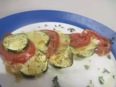 Gratiné à la courgette, tomates et mozzarella
