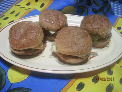 Hamburgers au boeuf haché à la moutarde massalé