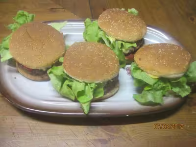 Hamburgers géants au boeuf haché