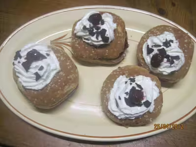 Hamburgers sucré aux fruits rouges et confiture.photos.